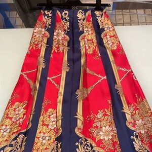 Gucci NWT Pleated skirt red navy gold printed 38 100% silk made in Italy